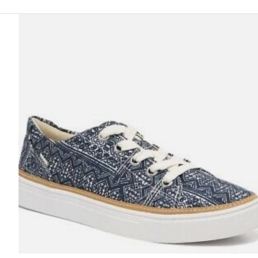 ❗️MOVING SALE❗️ Toms Navy White Geometric Print Sneaker